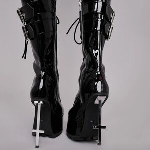 Dolls Kill crossing over Boots 🖤